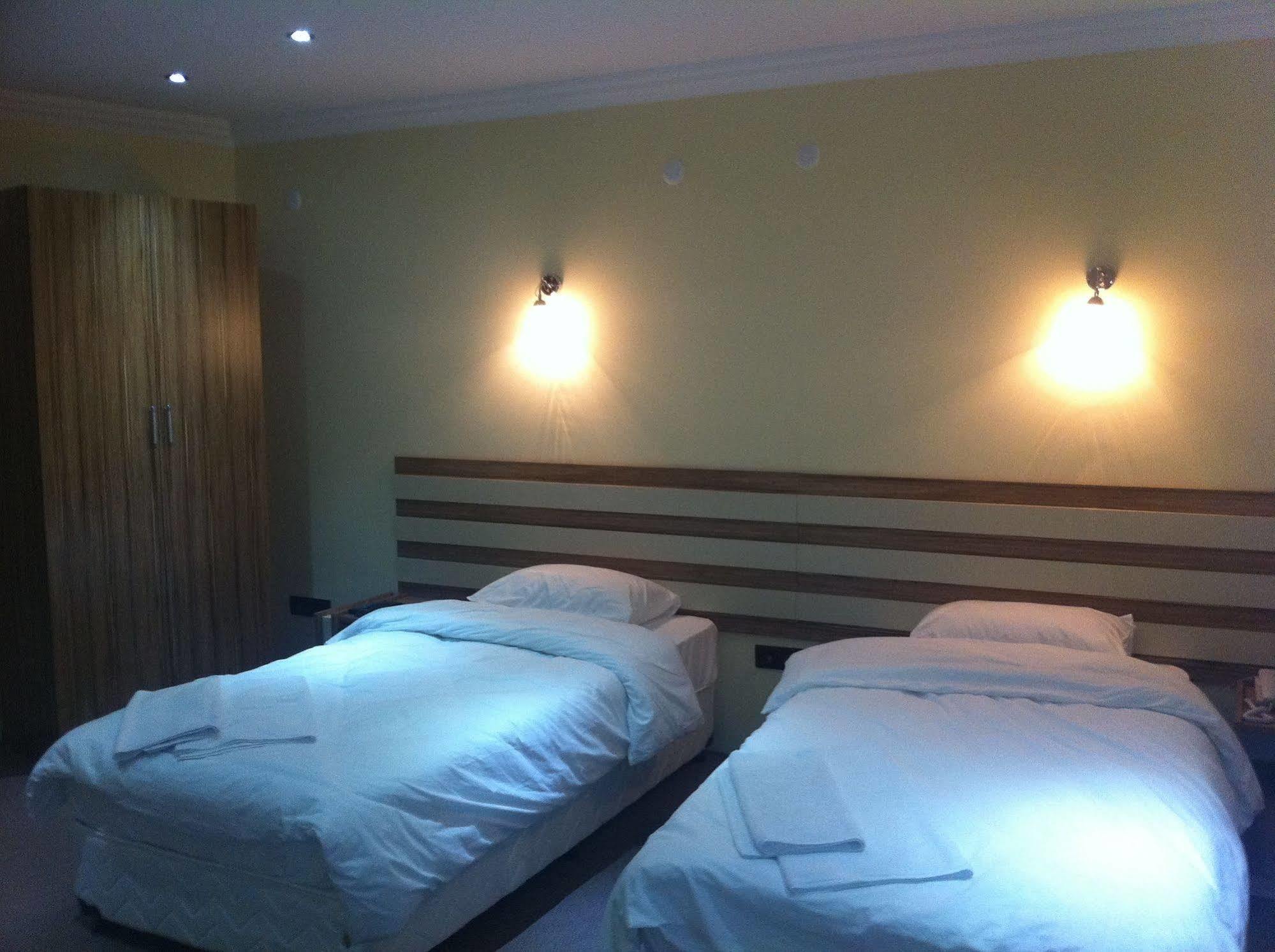 Tj'S Hotel إيجيأبات المظهر الخارجي الصورة